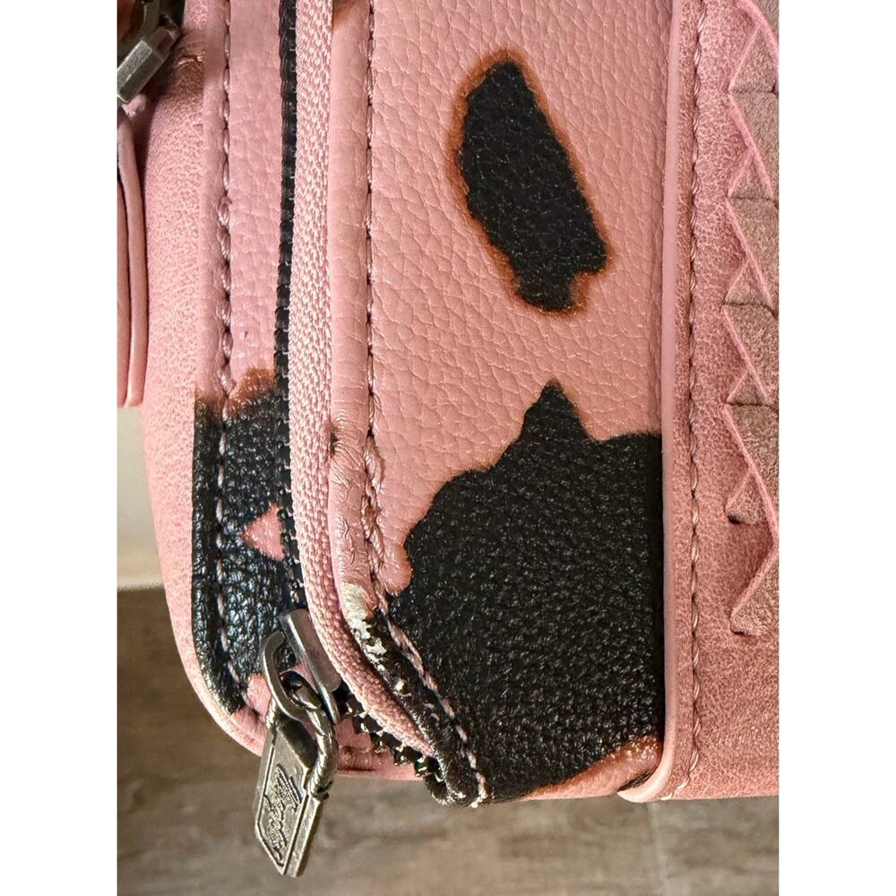 Wrangler By Montana West Vegan Leather Pink Cow Print Crossbody Bag Purse Rodeo - Picture 7 of 7